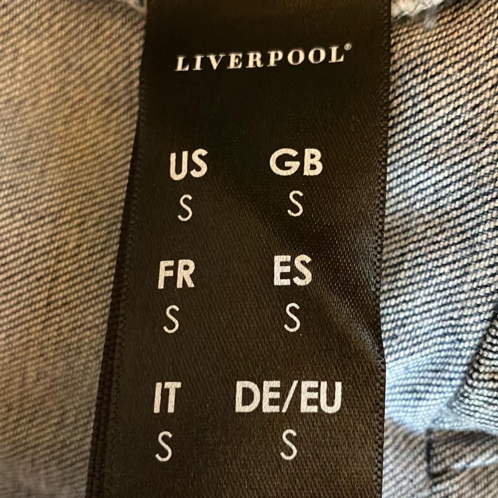 WESTERN WEAR LIVERPOOL BLUE WITH SILVER BUTTON JEAN JACKET WITH CUTWORK BOTTOM - Picture 5 of 9